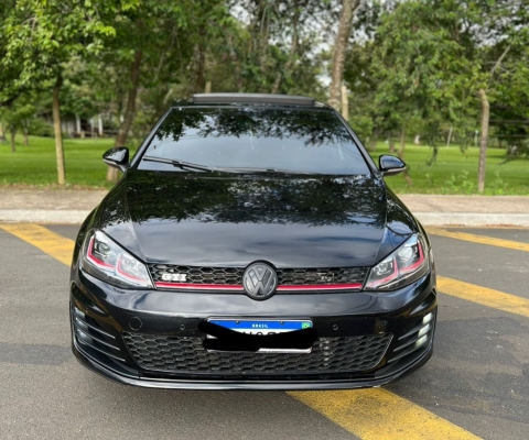 VOLKSWAGEN GOLF à venda.