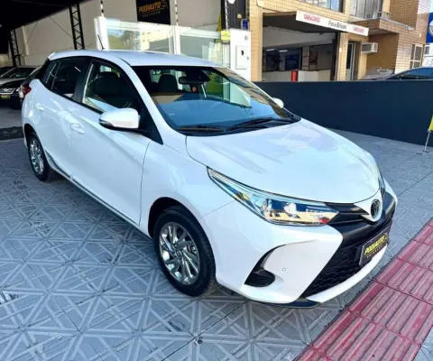 Toyota Yaris XS 1.5 FLEX COM 6 MIL KM AUTOMATICO  - Branca - 2024/2024