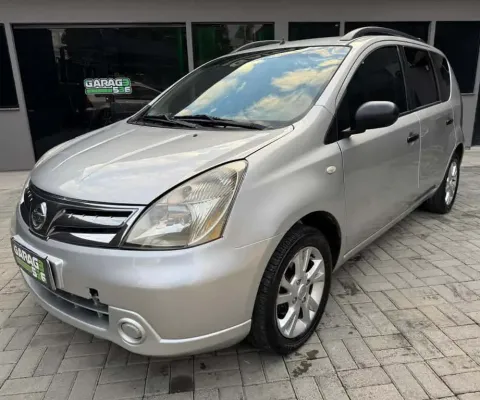 Carrro 100% seguro / nissan livina 16s 2011