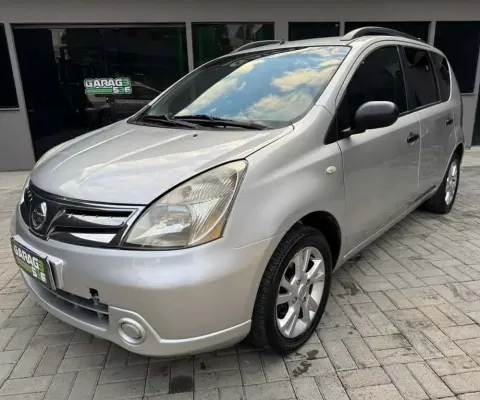 Carrro 100% seguro / nissan livina 16s 2011