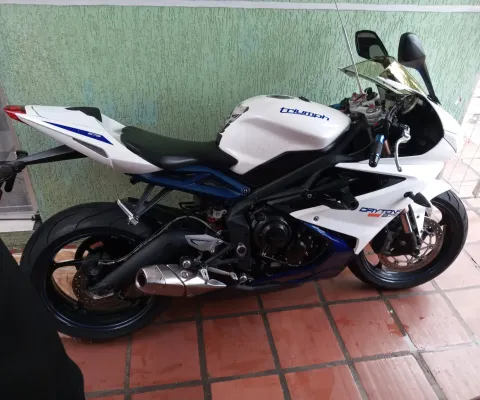 TRIUMPH DAYTONA à venda.