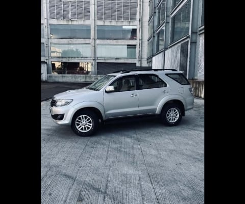Toyota HILUX SW4 3.0 SRV 4X4 16V TURBO INTERCOOLER DIESEL 4P AUTOMÁTICO