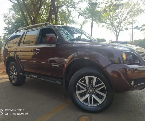 MITSUBISHI PAJERO à venda.