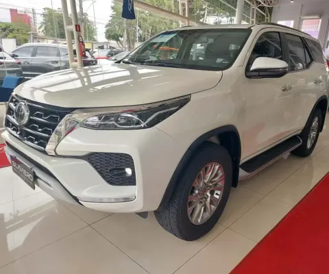 TOYOTA HILUX SW4 SW4 SRX 4x4 2.8 TDI 16V Dies. Aut.