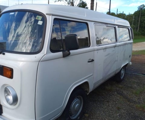 VOLKSWAGEN KOMBI à venda.