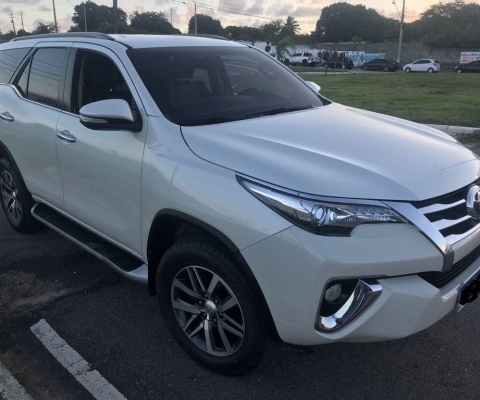 TOYOTA HILUX SW4 à venda.
