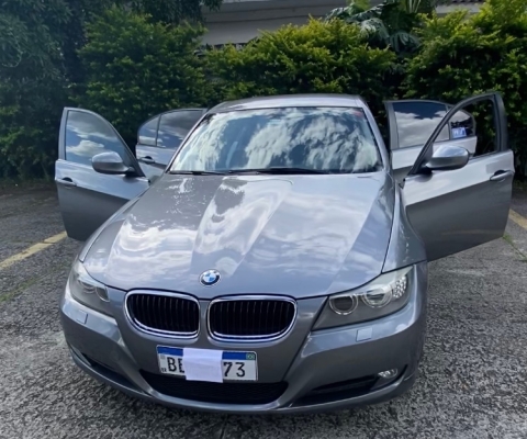 BMW 320i à venda.