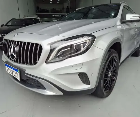 Mercedes Benz GLA-200 Gasolina Automático