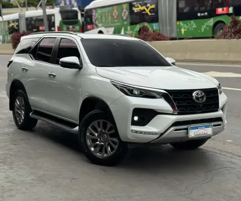 Toyota Hilux SW4 SRX 4X4 2.8 TDI DIES. AUT.