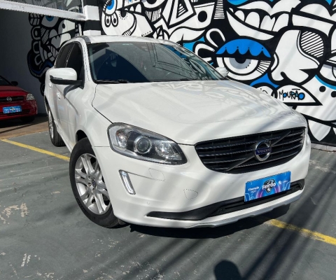 VOLVO XC60 2.0 MOMENTUM GASOLINA AUTOMÁTICO
