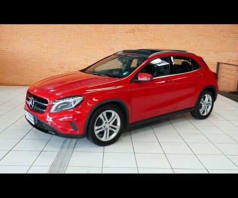MERCEDES-BENZ GLA200 2015