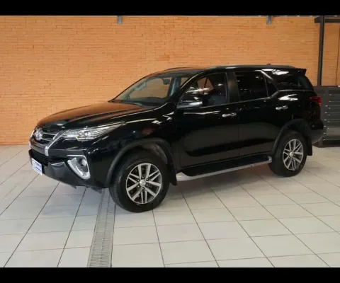 TOYOTA HILUX SW4 SRX 4X4 2.8 TDI16V Dies. Aut.