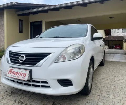 Nissan/Versa SV 1.6 2014  2 dono  Baixa km