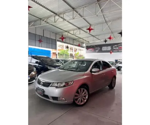 Kia Cerato 2013 1.6 e.221 sedan 16v gasolina 4p manual