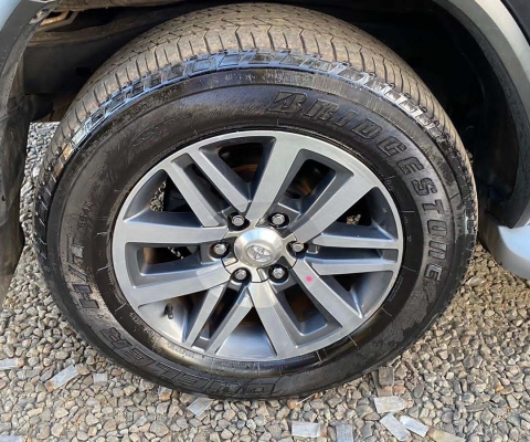 TOYOTA HILUX SW4 à venda.