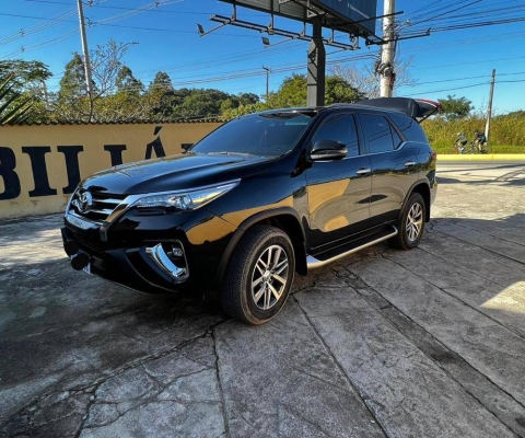 TOYOTA HILUX SW4 à venda.