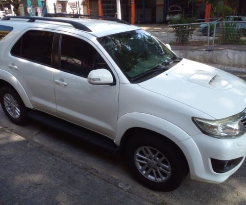 Toyota Hilux SW4 3.0 Srv 7l 4x4 Aut. 5p