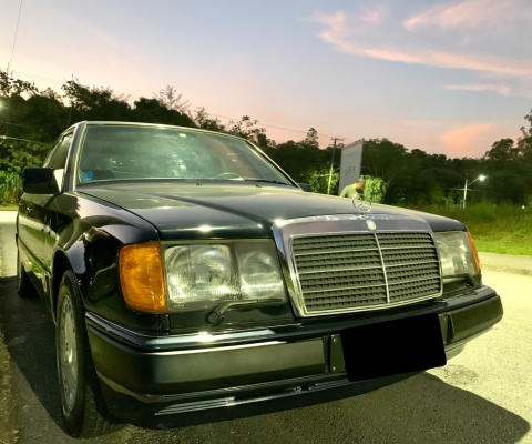 MERCEDES-BENZ 300 E à venda.