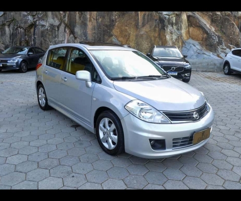 Nissan Tiida SL 1.8 AT - Prata - 2012/2013