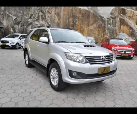 Toyota Hilux SW4 SRV 3.0 4X4 AT (7L) - Prata - 2012/2012