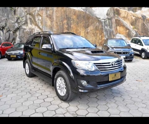 Toyota Hilux SW4 SRV 3.0 4X4 AT (7L) - Preta - 2012/2013
