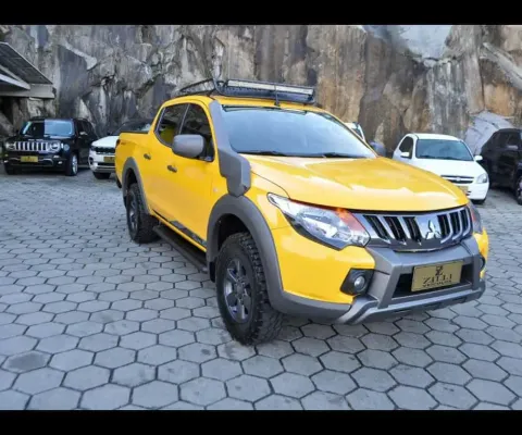 Mitsubishi L200 Savana 2.4 4X4 AT - Amarela - 2022/2023