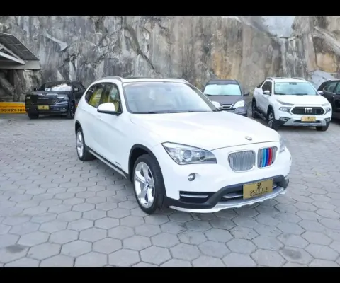 BMW X1 2.0 sDRIVE 20i TURBO ACTIVEFLEX AT  - Branca - 2014/2015