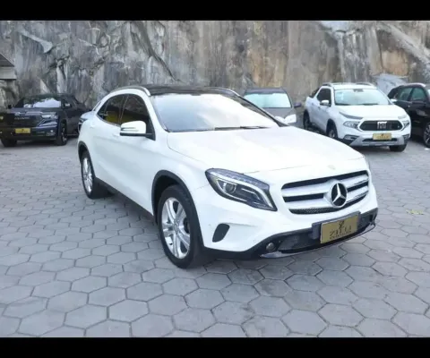 Mercedes-Benz Gla 200 ENDURO 1.6 TURBO AT  - Branca - 2015/2016