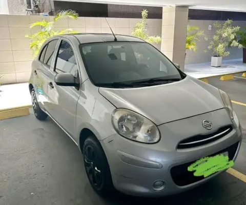 Nissan March 2013 1.0 Flex 125km Banco de couro