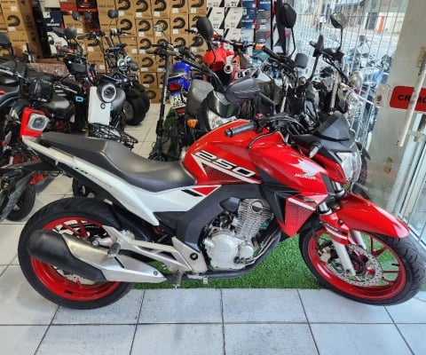 Honda Cb 250F Twister ABS, revisada, aceito troca e financio