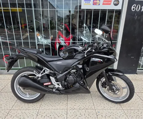 Honda CBR 250R 2012, revisada, aceito troca, financiamento e cartão de crédito