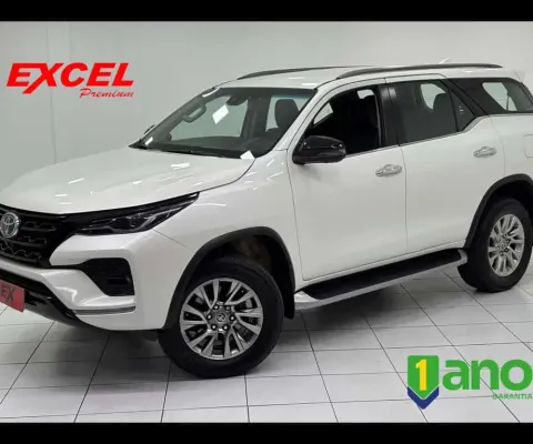 TOYOTA HILUX SW4 2.8 SRX 4X4 7 LUGARES 16V TURBO INTERCOOLER DIESEL 4P AUTOMÁTICO 2022