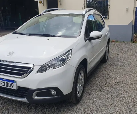 Carro recém revisado, pneus traseiros novos e dianteiros com um ano