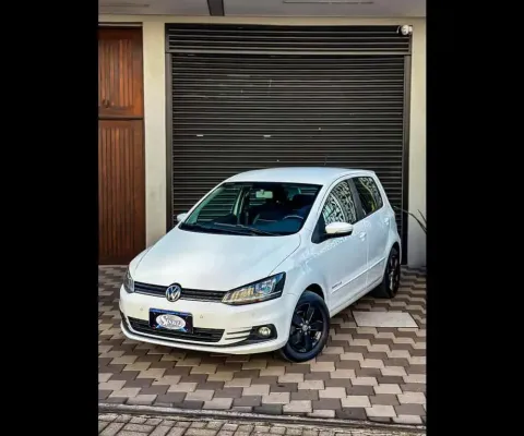 Volkswagen Fox Comfortline 1.6 Flex 8V 5p  - Branca - 2017/2018