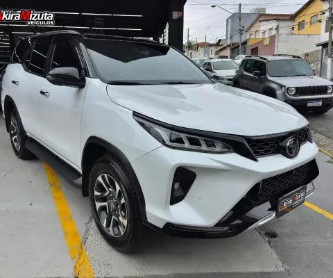 Toyota  Hilux  SW4  diamond 7 lugares  2024 com 3.000km 