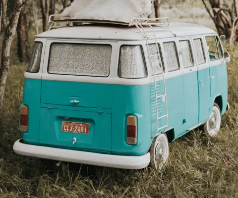 VOLKSWAGEN KOMBI à venda.
