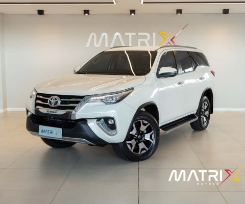 Toyota Hilux SW4 SRX Diamo. 4x4 2.8 TB Die Aut.