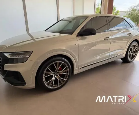 Audi Q8 Perf.Black 3.0 TFSI Quat. S-tr/(Híb.)