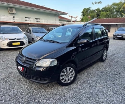 Volkswagen SpaceFox 1.6/ 1.6 Trend Total Flex 8V 5p  - Preta - 2008/2009