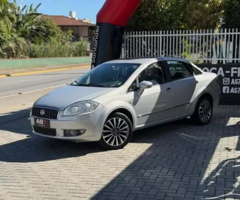 Fiat Linea LX 1.8 Flex Mec. 2011  - Prata - 2011/2011