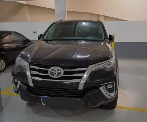 TOYOTA HILUX SW4 à venda.