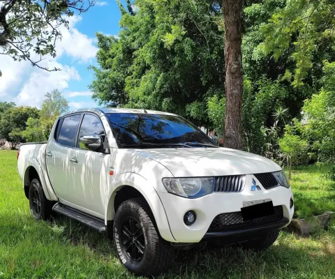 MITSUBISHI L200 TRITON à venda.