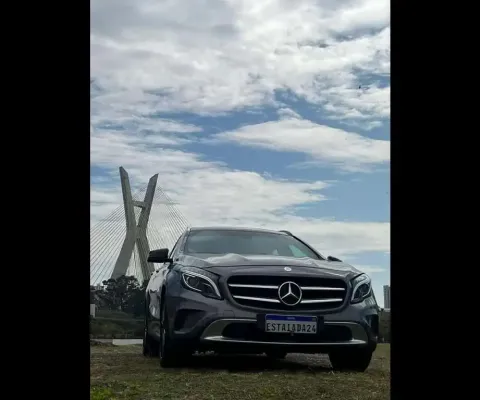 MERCEDES-BENZ GLA250 2015