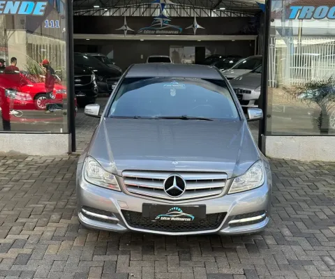 Mercedes-Benz C-180 1.8  Turbo na cor cinza – 2012 Carro em ótimo estado, completo 
