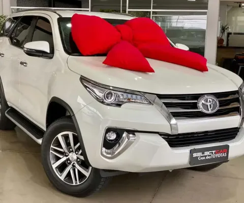 TOYOTA HILUX SW4 2.8 SRX 4X4 7 LUGARES 16V TURBO INTERCOOLER DIESEL 4P AUTOMÁTICO 2017