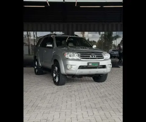 TOYOTA HILUX SW4 SW4 SRV D4-D 4x4 3.0 TDI Dies. Aut