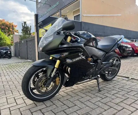 Moto de único dono, sem detalhes de extrema qualidade!!!