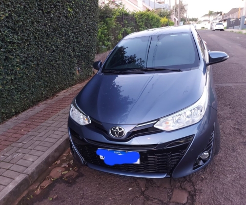 TOYOTA YARIS à venda.
