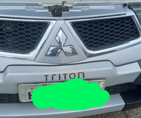 MITSUBISHI L200 TRITON à venda.