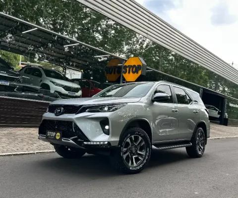 O SUV que entrega luxo, força e presença inconfundível - HILUX SW4 SRX PLATINUM 2024